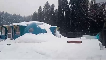 बर्फबारी व बारिश के चलते जम्मू-श्रीनगर राष्ट्रीय राजमार्ग बंद