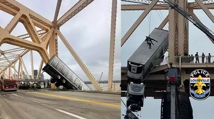 ABD'de köprü bariyerlerine çarpan kamyon havada asılı kaldı