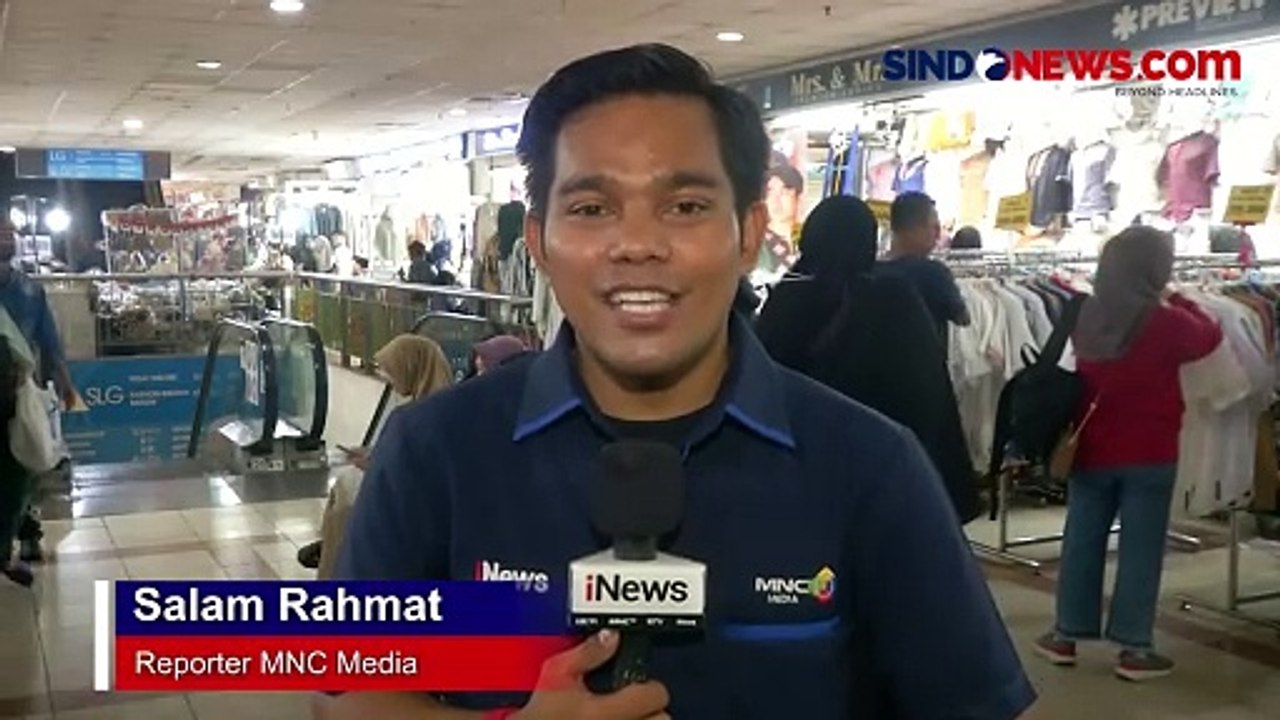 Pengunjung Padati Pasar Tanah Abang, Borong Belanjaan Jelang Ramadan