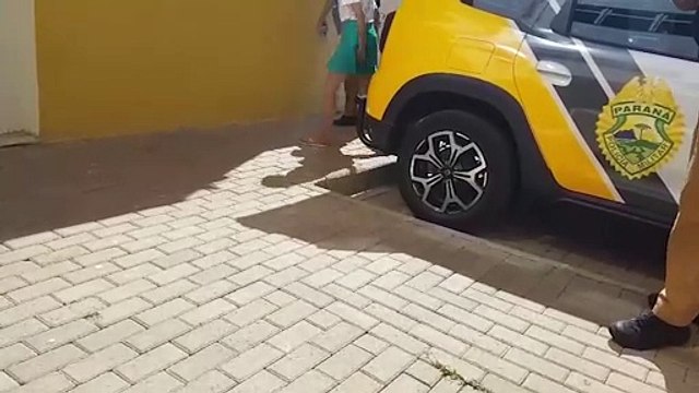 Com tornozeleira eletrônica, jovem furta bolsa e tenta usar cartões da vítima