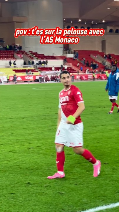 T’es sur la pelouse avec les joueurs de l’AS Monaco pendant le match Monaco / PSG ️⚽️