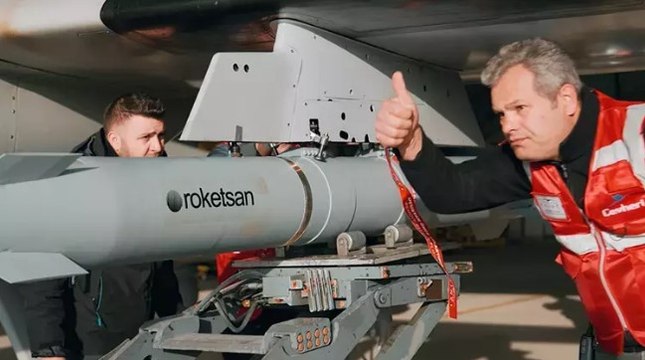 Bayraktar Akıncı, İHA-230 füzesi ile hedefi tam isabetle vurdu