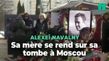 Russie : la mère d’Alexeï Navalny se rend sur la tombe de son fils