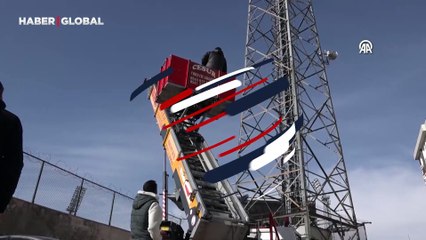 Hak mahrumiyeti cezası bulunan başkan, maçı izlemek için yük asansörü kiraladı