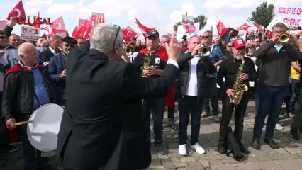 Emekli astsubaylar özlük hakları için meydanda