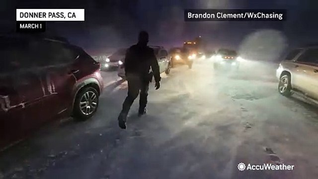 Heavy snow strands hundreds of motorists on I-80