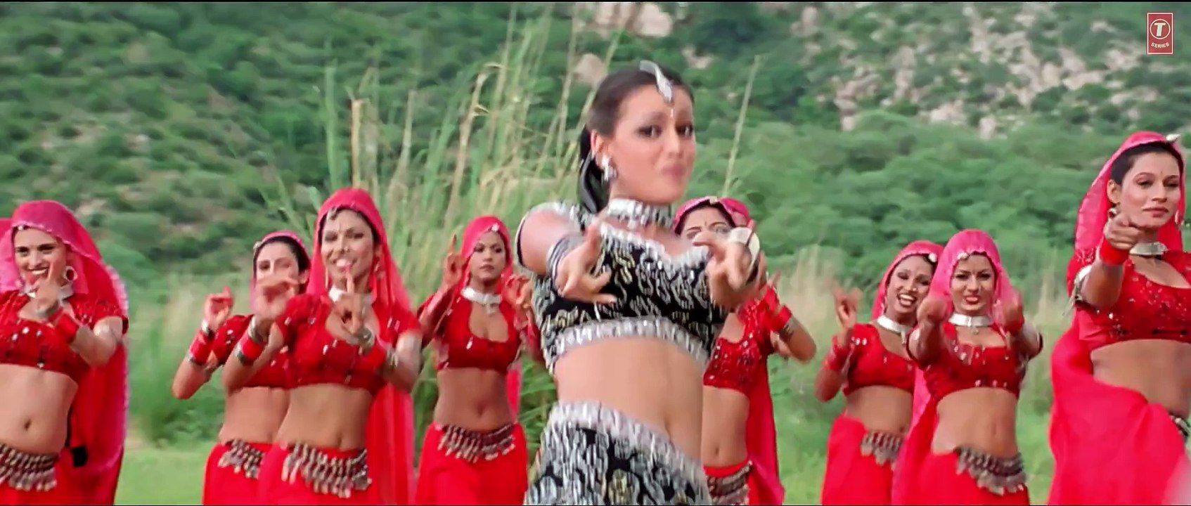 Bindiya Chamke -Tumko Na Bhool Paayenge (2002) Song