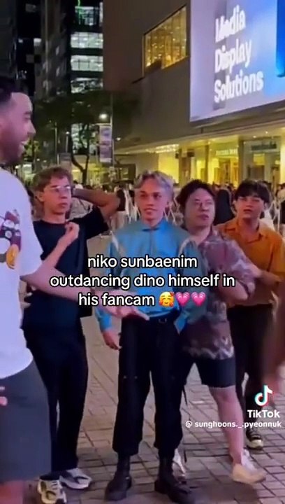 kpop tiktoks cause I'm obsessed with akinator edits