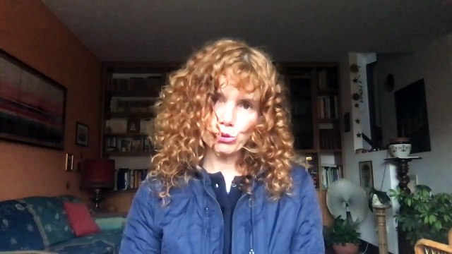 Manuela Blanchard saluta i follower sui social