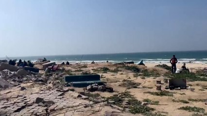 غزيون يروون معاناة الانتظار ساعات طويلة أملا بوصول مساعدات