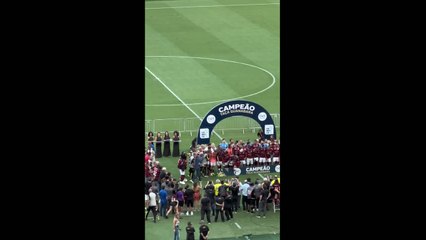 Locura total: así festejó el Flamengo de Pulgar un nuevo título en Brasil