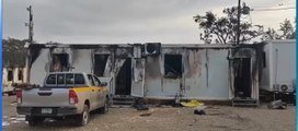 Riña tumultuaria entre migrantes deja módulos quemados y daños en estación migratoria en Darién