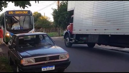 Ânimos alterados após Gol ter retrovisor arrancado em acidente no Santa Cruz