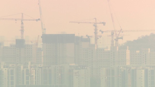 [날씨] 꽃샘추위 풀려 봄처럼 포근...미세먼지 전국 '나쁨' / YTN