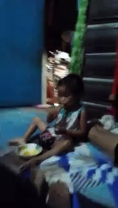 sarap ng kain ng bata