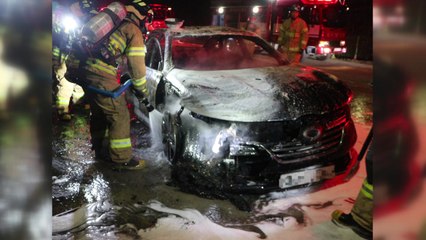 대구에서 주차된 차량에 불...운전자 스스로 탈출 / YTN