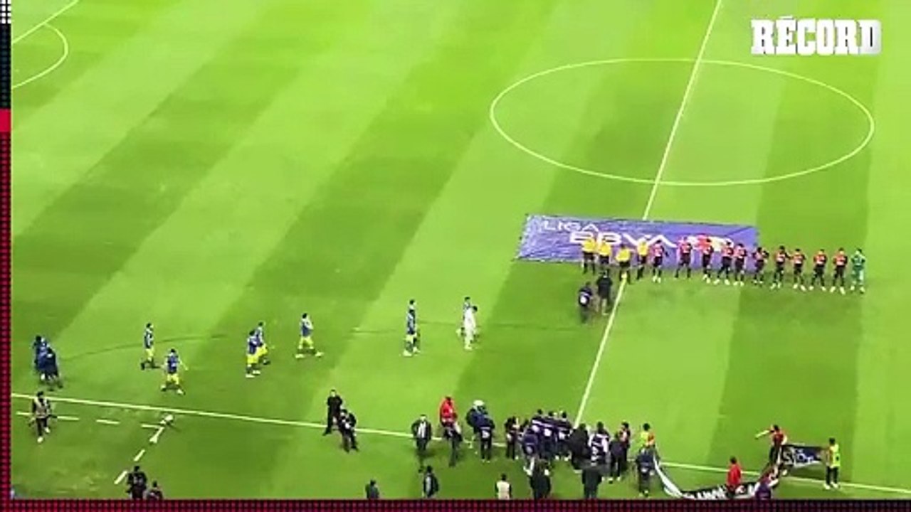Julian Quiñones fue recibido de gran manera en su regreso al Estadio Jalisco