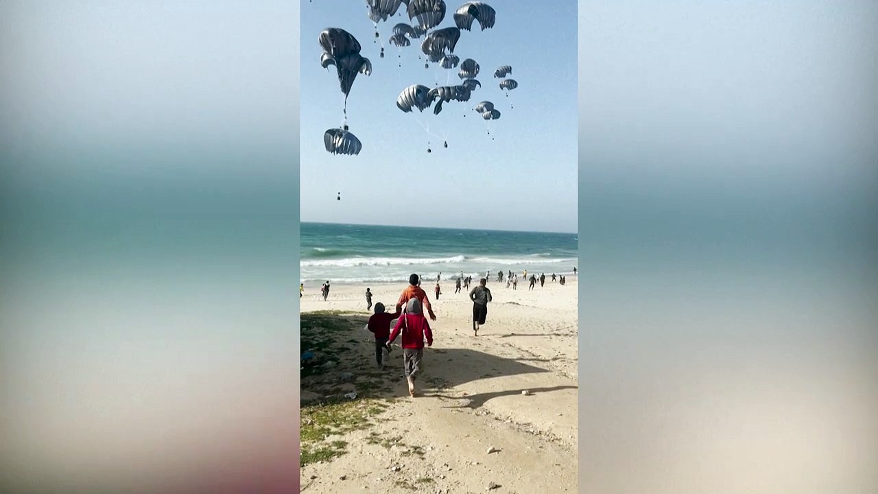 Hilfsgüter aus der Luft für die Menschen im Gazastreifen