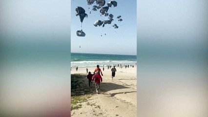 Hilfsgüter aus der Luft für die Menschen im Gazastreifen