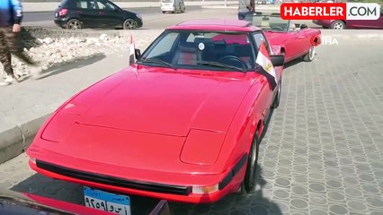 Kahire sokaklarında sergilenen klasik otomobiller ilgi gördü