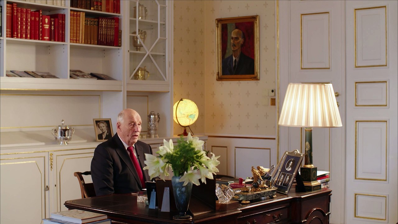 El rey Harald V vuelve a Noruega tras su hospitalización en Malasia