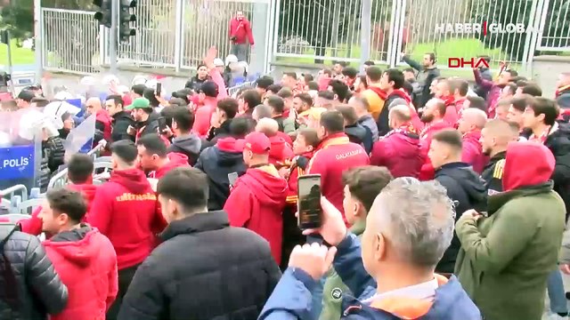Beşiktaş ve Galatasaray taraftarları arasında gerginlik!