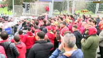 Beşiktaş - Galatasaray derbisi öncesi taraftarlar arasında gerginlik!