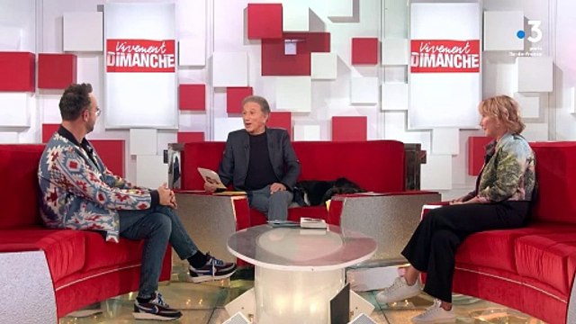 Jarry se confie sur sa relation compliquée avec son défunt père dans Vivement dimanche sur France 3.