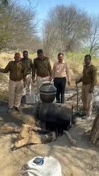 52 लीटर हथकढ़ शराब जब्त, 800 लीटर लाहन किया नष्ट