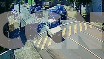 Câmera mostra momento em que Onix atinge traseira de Jeep em acidente no Centro