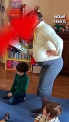 Cette enseignante enceinte donne cours debout puis reçoit un soutien précieux