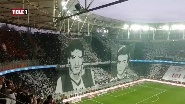 Beşiktaş taraftarından Galatasaray derbisi öncesi koreografi şovu