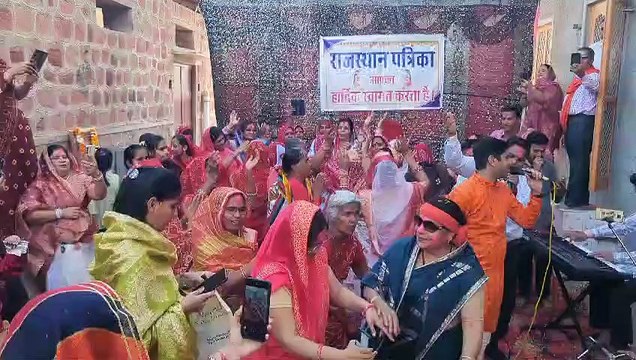 चंग की धुन के साथ ढोलक की थाप पर झूमी महिलाओं ने सांवरे संग खेला फाग