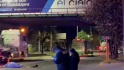 Tras ser impactado por una camioneta, fallece motociclista en El Palomar