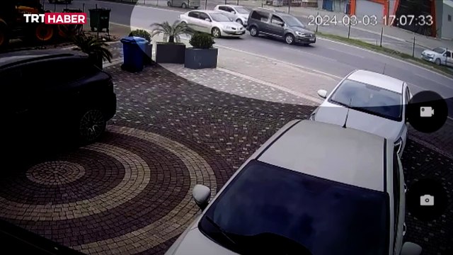 Antalya'da 3 aracın karıştığı kazada 2 kişi hayatını kaybetti