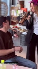 Γενέθλια για την Αλιμπέρτη - Τραγουδά με τον γιο της