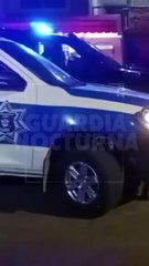 Download Video: #Preliminar Tras intentar detener una riña, un policía de Zapotlanejo que se encontraba en su día franco, resultó lesionado con dos disparos en un brazo. Esto ocurrió en calles del fraccionamiento Cima Serena de El Salto #GuardiaNocturna