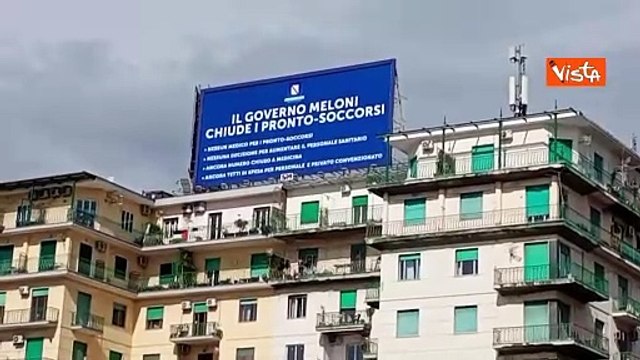 Il Governo Meloni chiude i pronto soccorsi , il manifesto con logo Regione Campania a Napoli
