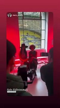 Elles ont eu l'occasion de rencontrer Viviene Tam herself, mais aussi le mannequin canadien Coco Rocha. Juliette Binoche était également présente au Palais de Tokyo.Sonia Rolland et sa fille Tess assistent au défilé Vivienne Tam. Le 2 mars 2024.