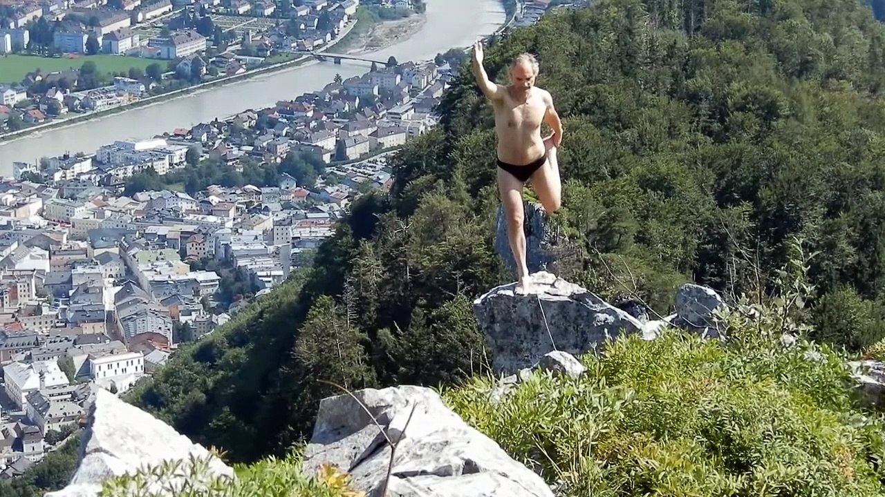 Peter Krug macht Yoga