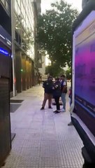 Así amaneció la agencia Télam: vallada y rodeada de personal policial