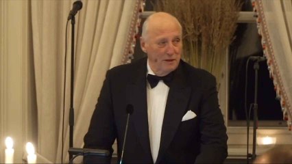 El rey de Noruega, Harald V, vuelve a casa tras su ingreso en un hospital de Malasia