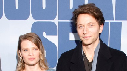 GALA VIDEO - Raphaël, ses rares confidences sur ses fils Romain et Aliocha : “J’aime bien chanter en famille”