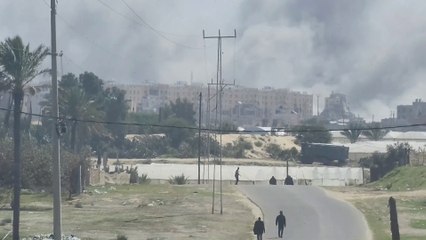 نزوح أهالي مدينة حمد غرب خان يونس بعد محاصرتها من الدبابات الإسرائيلية