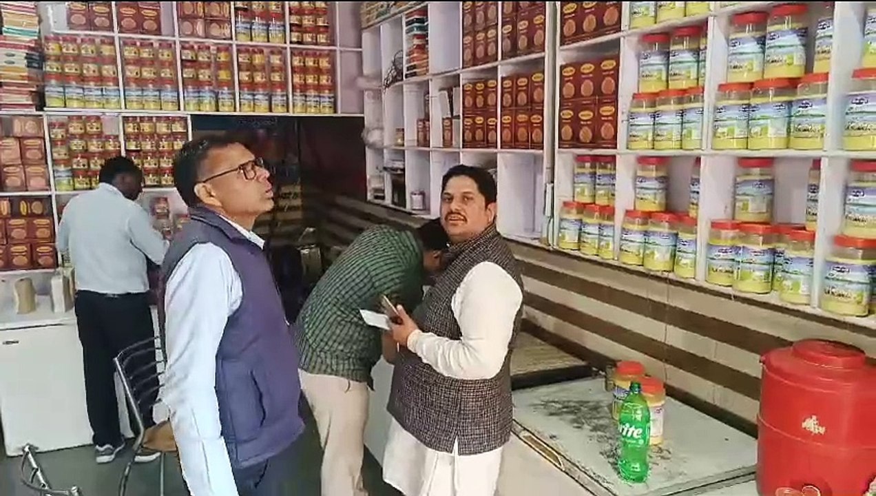 मिलावट की आशंका पर लिए घी के सैंपल, 120 किलो घी...