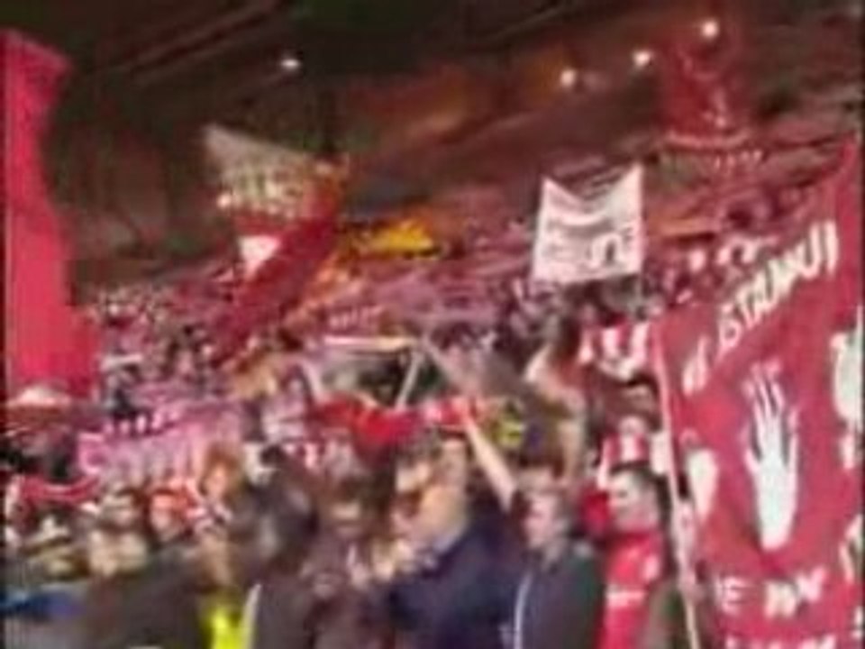 chant supporter liverpool "you'll nerver walk alone"