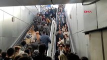 Mecidiyeköy metrobüs durağında merdiven kazası: 3 yaralı