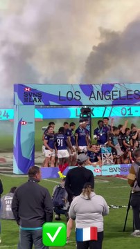 En direct de LA, la finale va commencer, on est là pour Antoine , indique Antoine Dupont Oli (Bigflo et Oli) à Los Angeles pour soutenir Antoine Dupont.