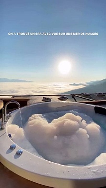 Un spa avec vue sur une mer de nuages ☁️☀️