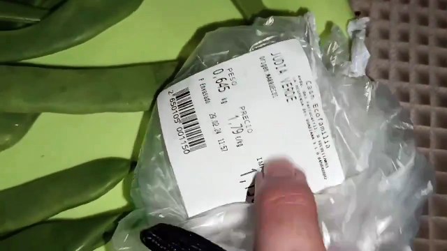 Vean la extraña sustancia que tienen las judías de Marruecos que venden en España